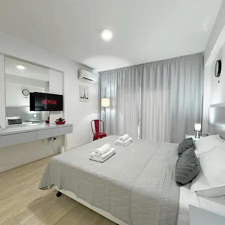 Palmbeach Finikoudes - 1min To Appartement Larnaca