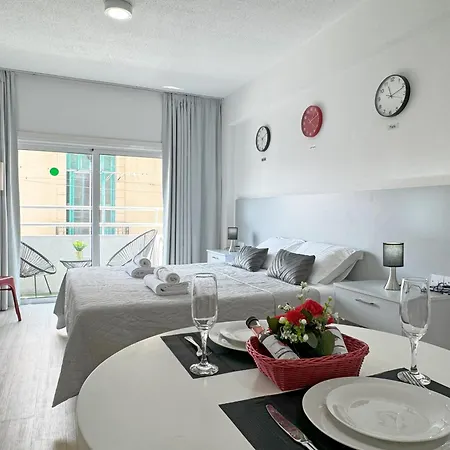 Palmbeach Finikoudes - 1min To Λάρνακα