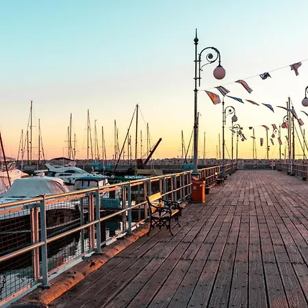 Palmbeach Finikoudes - 1min To Larnaca