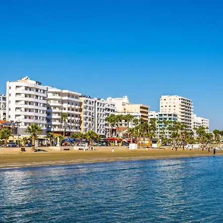 Palmbeach Finikoudes - 1min To