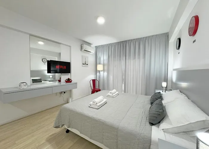 Palmbeach Finikoudes - 1min To Apartmán Larnaca