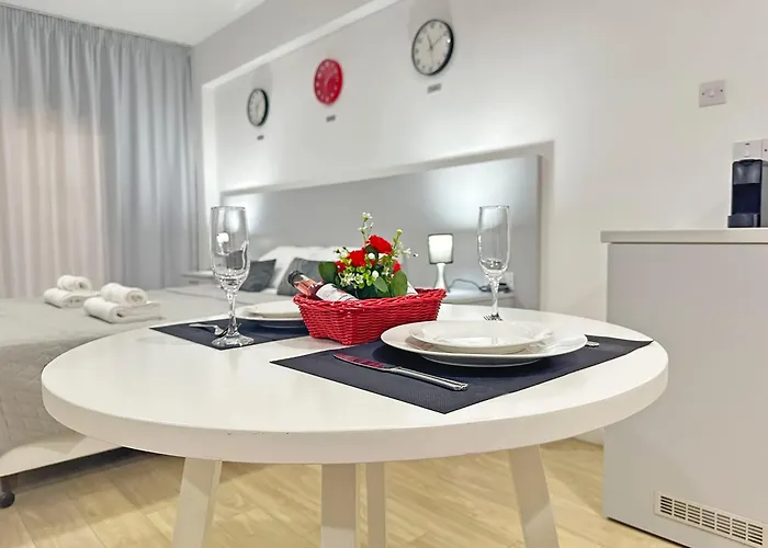 Palmbeach Finikoudes - 1min To Larnaca