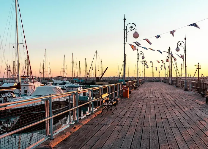 Palmbeach Finikoudes - 1min To Larnaca