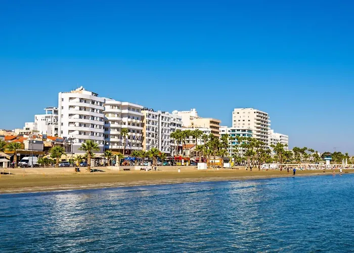 Palmbeach Finikoudes - 1min To